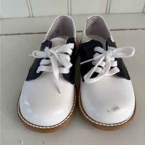 Footmates Classic Leather White and Black toddler Saddle Shoes